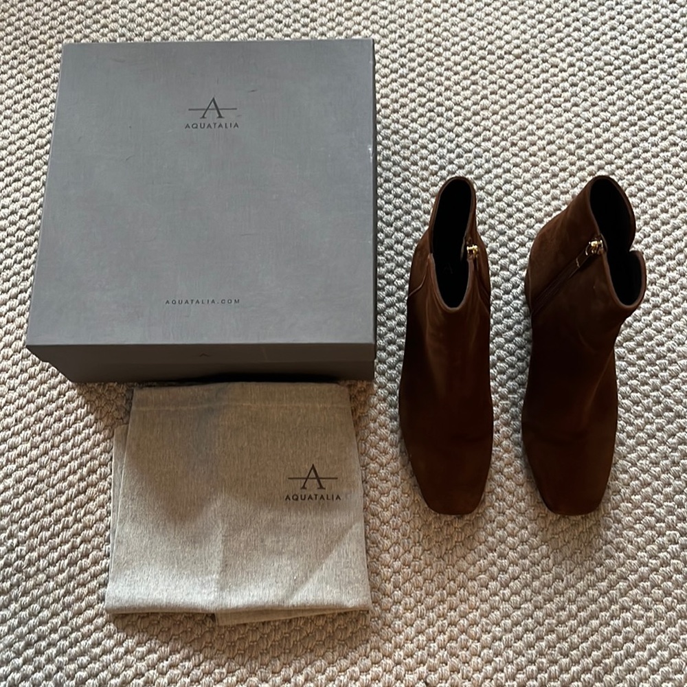 Aquatalia Dalia suede boots